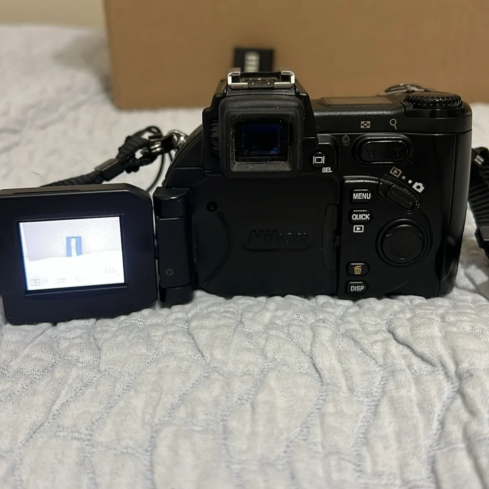 Nikon CoolPix 5700
